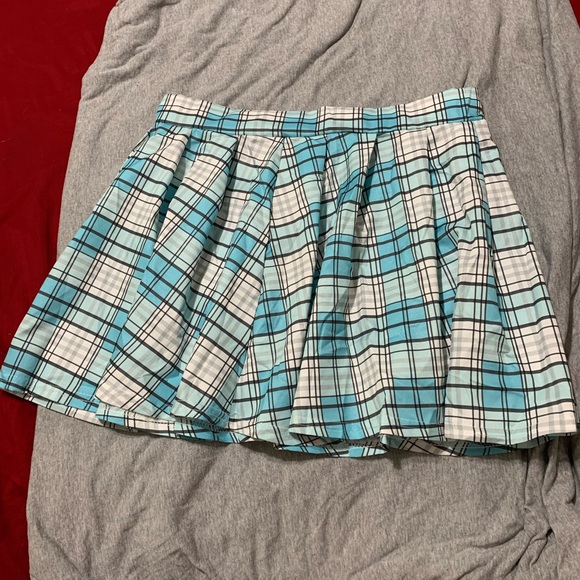 Dresses & Skirts - Skirt